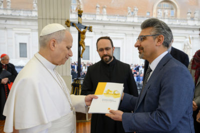 Papst Leo und Dr. Timo Güzelmansur